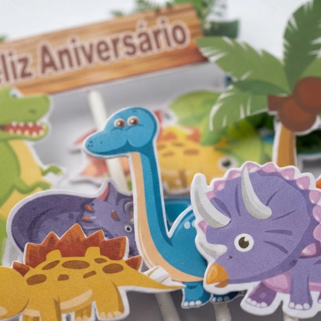 Imagem em macro, topo de bolo tema dinossauro, Festalar